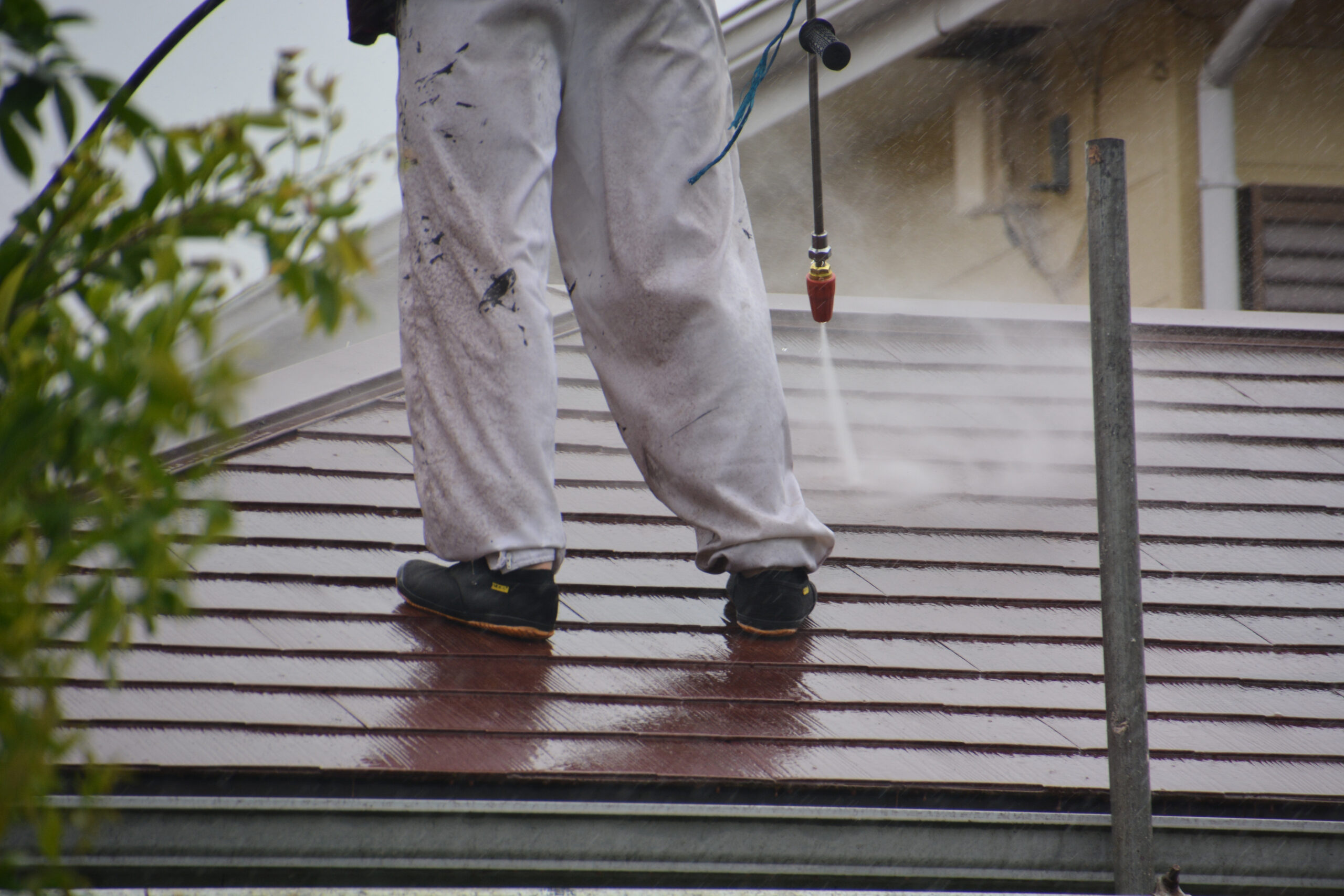 High-pressure washing of the roof